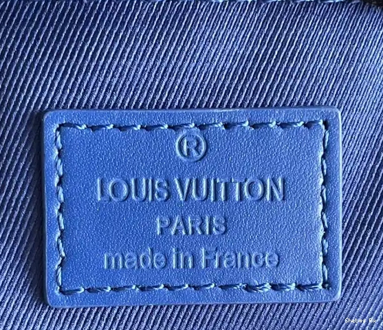 LOUIS VUITTON LOCK S MESSENGER 0628